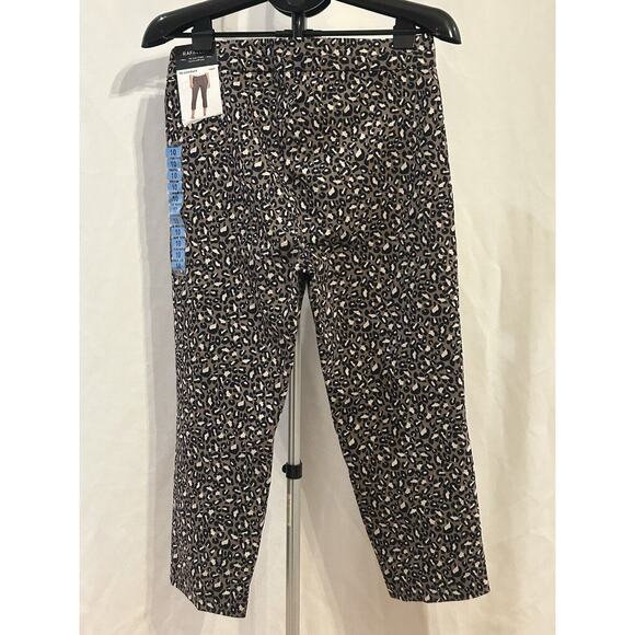 NWT Rafaella Gray Leopard Print Capris Women's size 10 - Picture 2 of 5